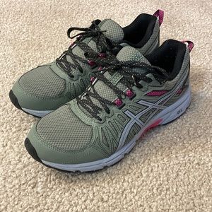ASICS Gel Venture 7 trail running shoes like new size 9